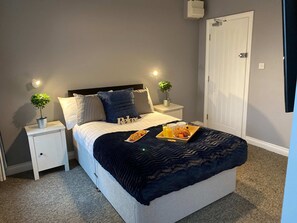 House | 9 bedrooms, desk, iron/ironing board - The North Wales Gathering - 9 Bedroom - EV Charging (Flint)