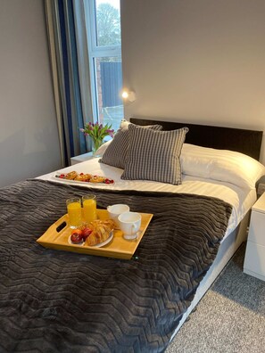Apartment | 9 bedrooms, desk, iron/ironing board