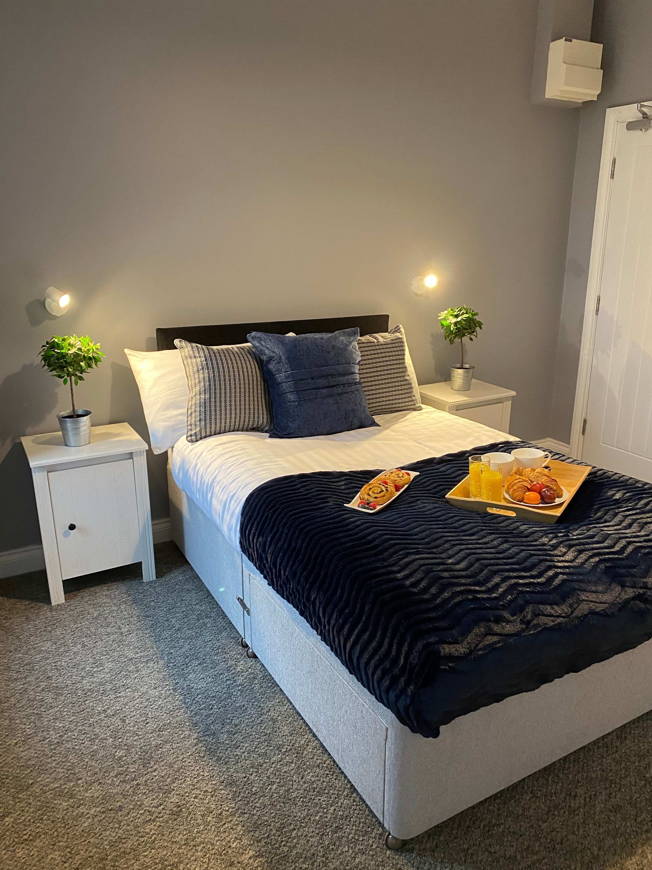 House | 9 bedrooms, desk, iron/ironing board