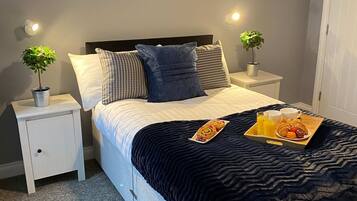 House | 9 bedrooms, desk, iron/ironing board