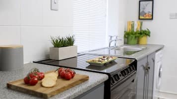 Casa | 3 dormitorios y tabla de planchar con plancha