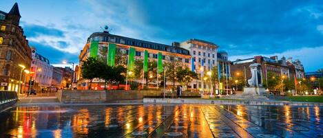 Căn hộ | 4 phòng ngủ, bàn, bàn ủi/dụng cụ ủi quần áo