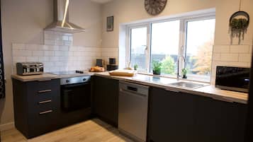 Apartment | 5 bedrooms, desk, iron/ironing board