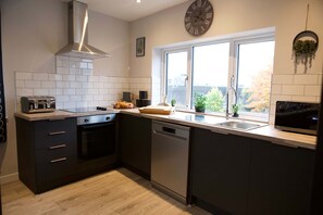 Apartment | 5 bedrooms, desk, iron/ironing board - The Gathering Sale - Sleeps Up To 22 (Sale)