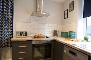 Apartment | 5 bedrooms, desk, iron/ironing board - The Gathering Sale - Sleeps Up To 22 (Sale)