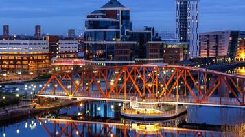 Appartamento | 5 camere, una scrivania, ferro/asse da stiro