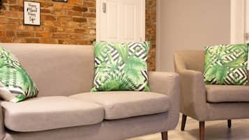 Apartment | 7 bedrooms, desk, iron/ironing board