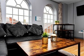 Apartment | 6 bedrooms, soundproofing, iron/ironing board, Internet