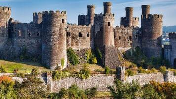 Apartment | 6 bedrooms, soundproofing, iron/ironing board, Internet