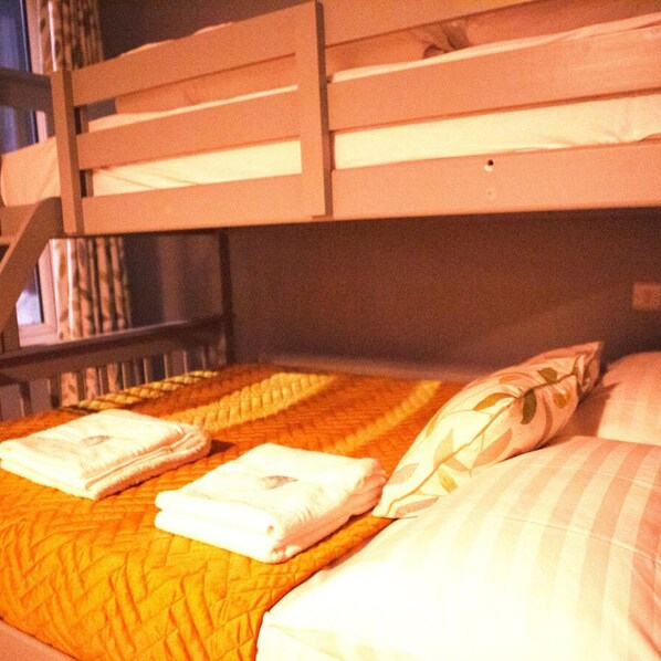 Apartament | 1 dormitori, escriptori i planxa i posts de planxar
