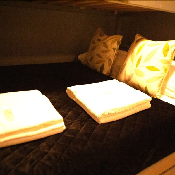 Appartement | 1 chambre, bureau, fer et planche à repasser