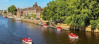 The Gillygate Gathering - Sleeps Up To 16 York City Centre