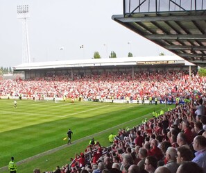 Hus | 1 soverom, skrivebord, strykejern/-brett og internett