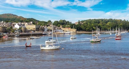 The Sailing Club - 6 Bedroom Hot Tub Town Centre