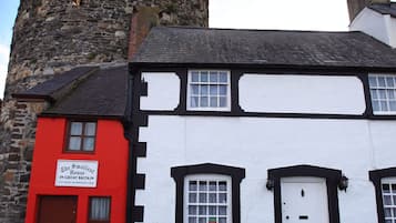 Apartment | 6 bedrooms, iron/ironing board, Internet