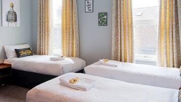 4 bedrooms, iron/ironing board, Internet