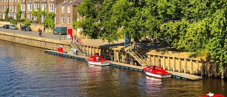 4 chambres, fer et planche à repasser, Internet