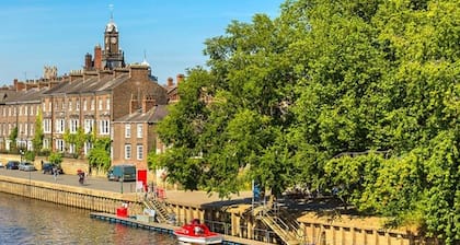 The Bishophill Gathering - Sleeps Up To 12 York