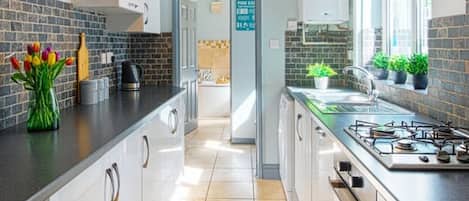 Apartment | 4 bedrooms, iron/ironing board, Internet