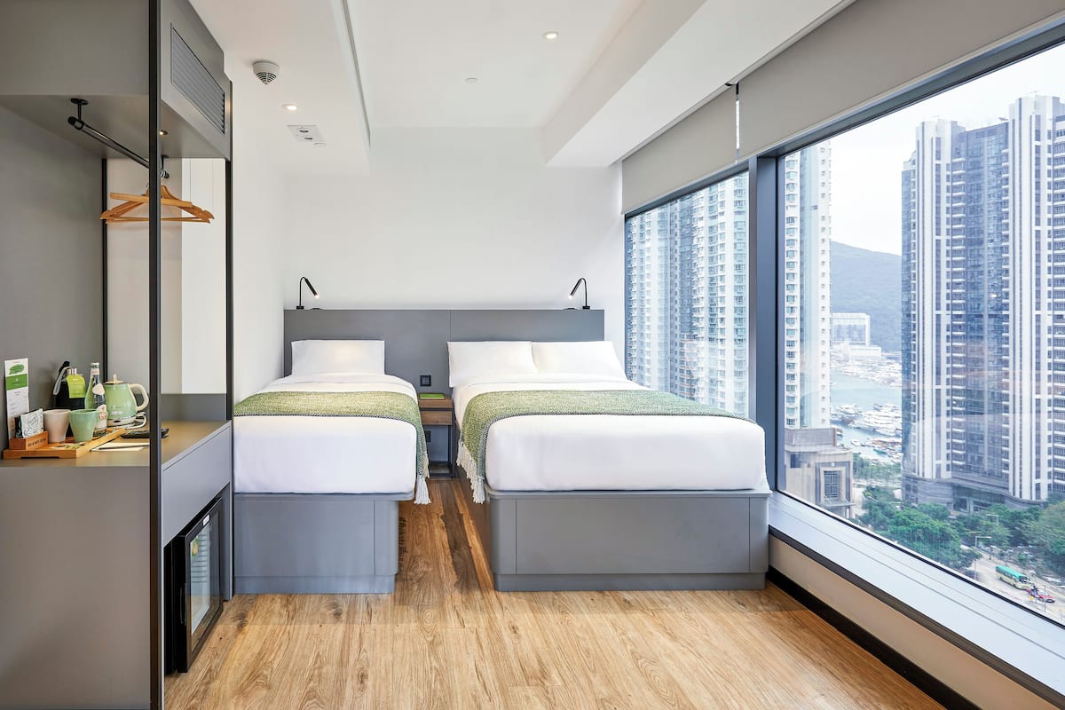 Superior Triple Room, Non Smoking, City View | 1 bedroom, in-room safe, desk, laptop workspace