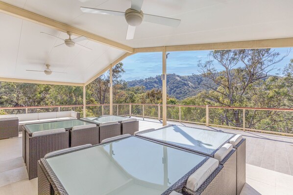 Outdoor dining - Our guest house is the perfect home away from home (Sofala)