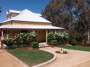 Exterior - Our guest house is the perfect home away from home (Sofala)
