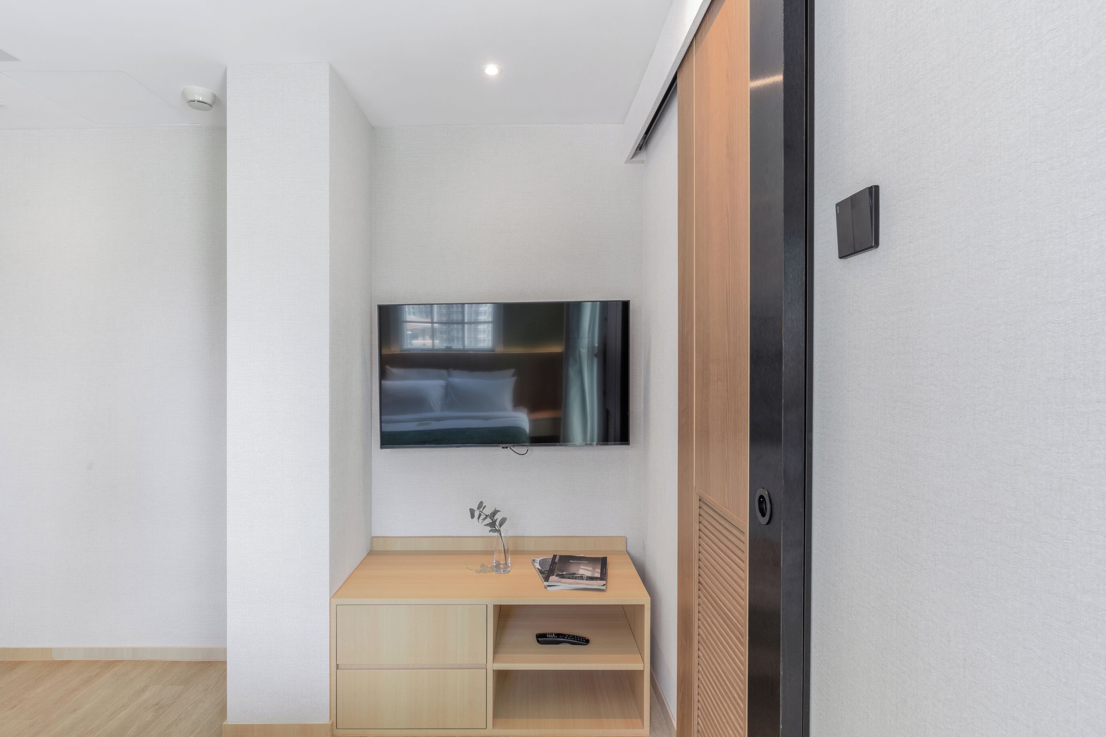 Habitación doble Deluxe | Área de sala de estar | Televisión 