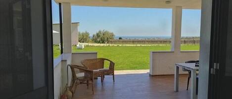 تناول الطعام بالخارج