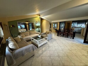 TV - Moonbeam Townhouse Skiathos (Skiathos)