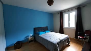 2 bedrooms, iron/ironing board, free WiFi, bed sheets