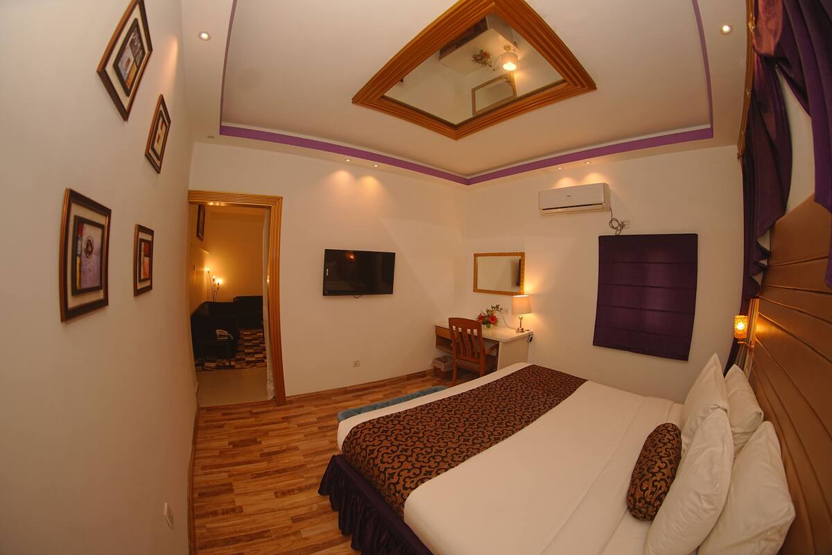 Junior Suite Triple (King bed with extra mattress) | Desk, laptop workspace, soundproofing, WiFi (free)