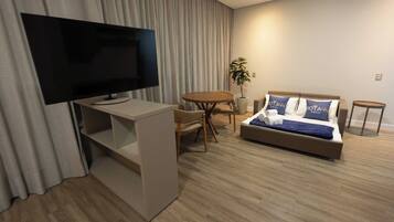 Habitación cuádruple familiar | Ropa de cama de alta calidad y caja fuerte