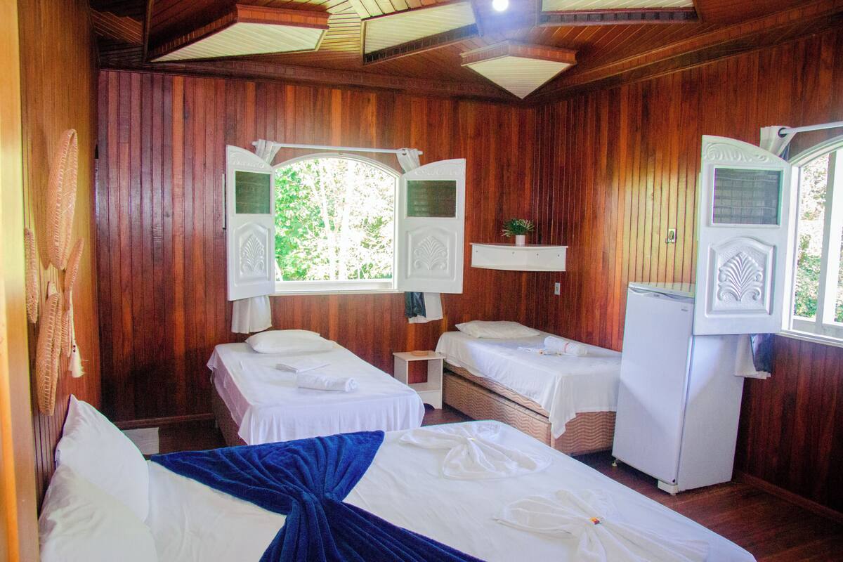 Dormitório compartilhado conforto, sacada | Camas com colchões pillow-top, Wi-Fi de cortesia