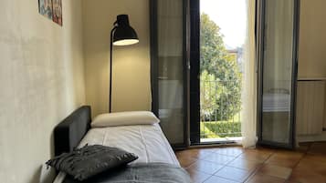 3 bedrooms, desk, iron/ironing board, travel crib