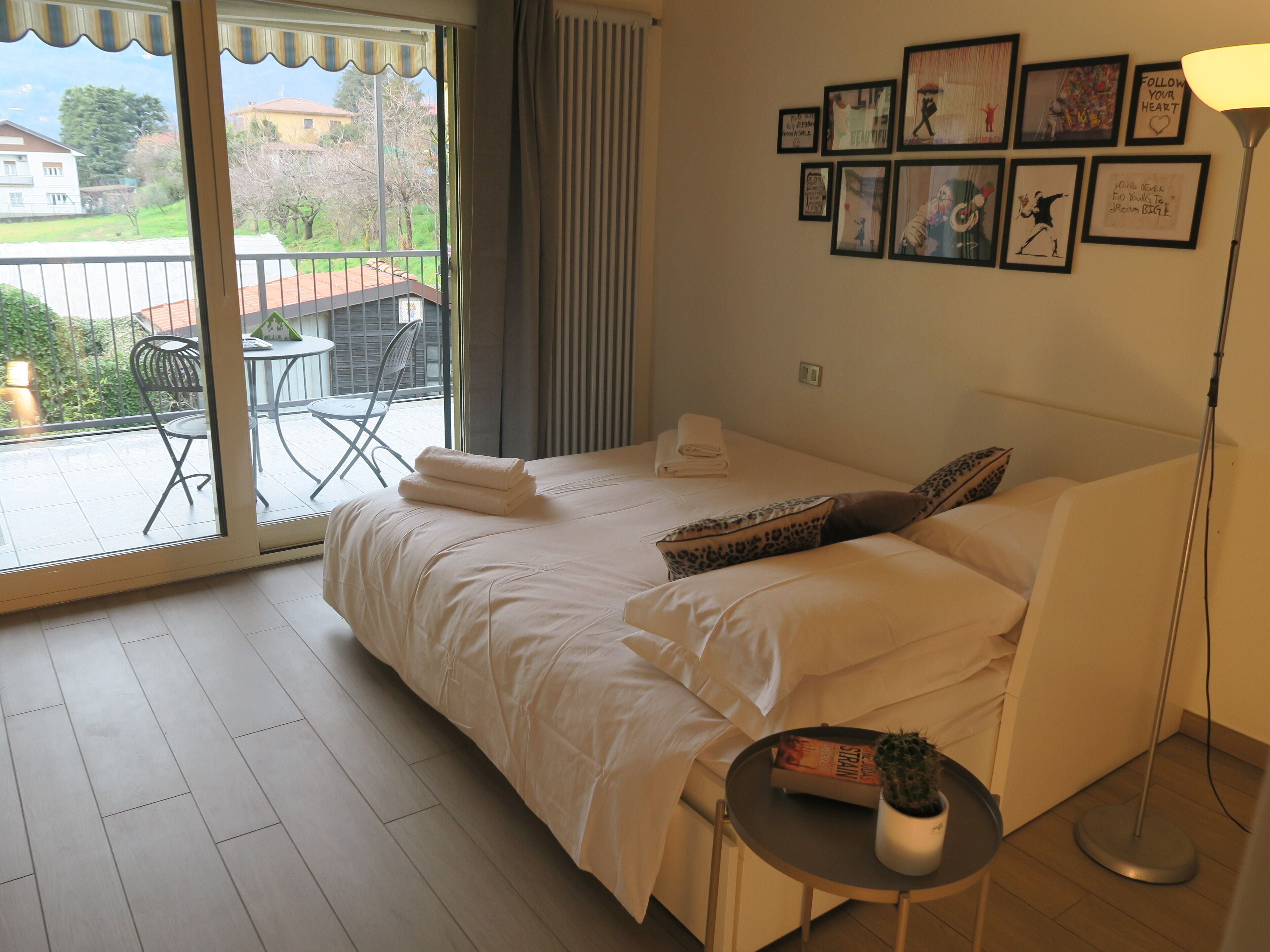 3 bedrooms, desk, iron/ironing board, travel crib