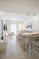 华丽公寓, 城市景观 | 起居区 | 50-英寸电视（配备有线频道）