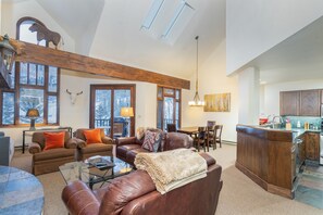 TV, fireplace - Kayenta 7-Curate Telluride, Perfect SKI In/Out, Lift 4, Hot Tub, Fireplace (Mountain Village)