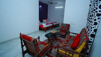 Apartment | 2 bedrooms, iron/ironing board, free WiFi, bed sheets