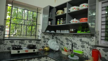 Apartment | Private kitchen | Fridge, microwave, oven, electric kettle