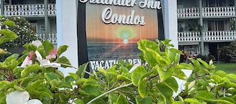 Deluxe Kona Studio 1 minute to Ocean!