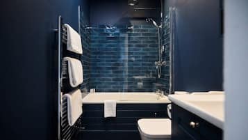 House (4 Bedrooms) | Bathroom | Hair dryer