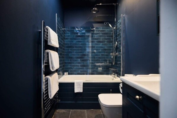 House (4 Bedrooms) | Bathroom | Hair dryer