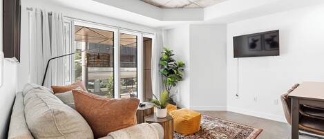 Smart TV, fireplace, stereo