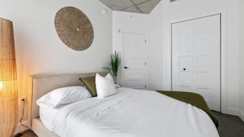 2 bedrooms, travel crib, free WiFi, bed sheets