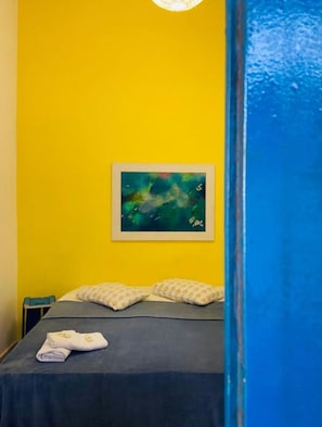 6 bedrooms, iron/ironing board, WiFi, bed sheets