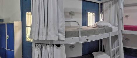 6 bedrooms, iron/ironing board, WiFi, bed sheets