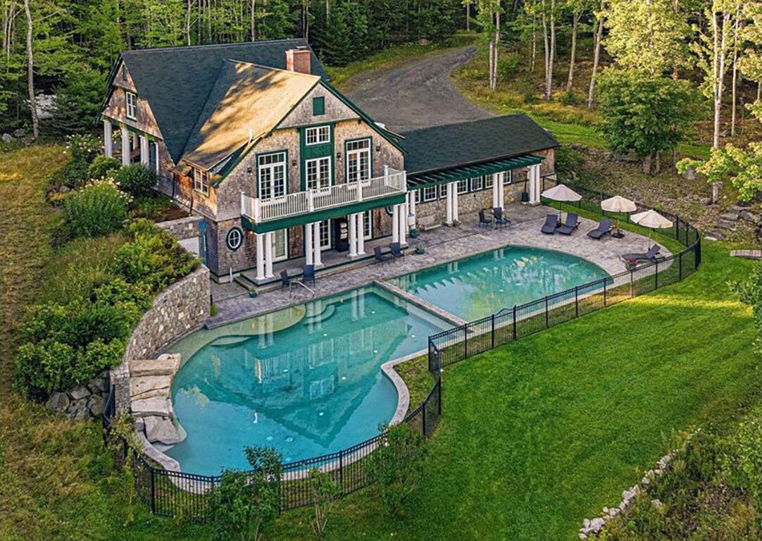 New Discounts! Three Cottages, a pool, fire pit, dock & beautiful water view!