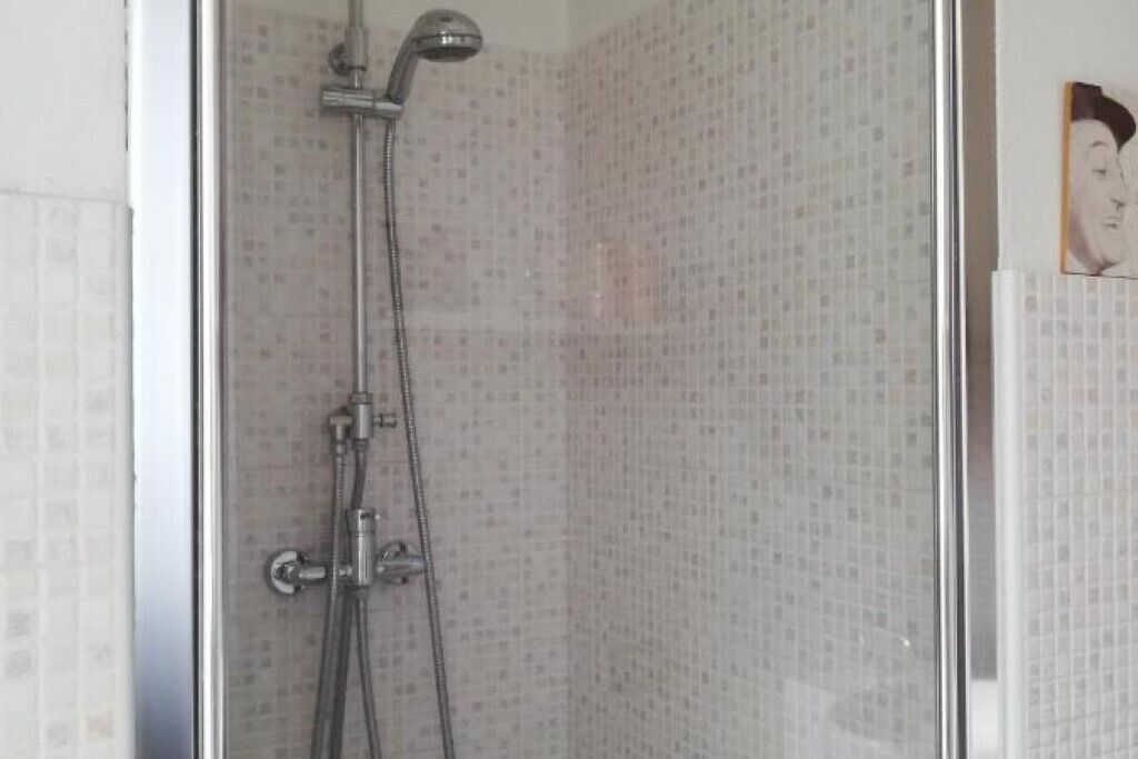 Doccia, asciugacapelli, bidet, asciugamani