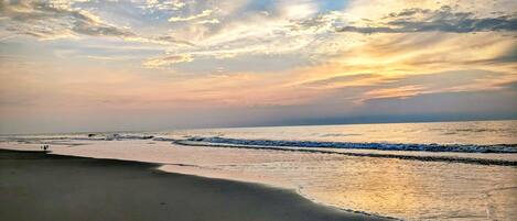 In Strandnähe, Liegestühle, Strandtücher