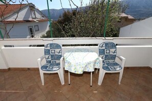 Outdoor dining - Apartment in a quiet location. (Baska)